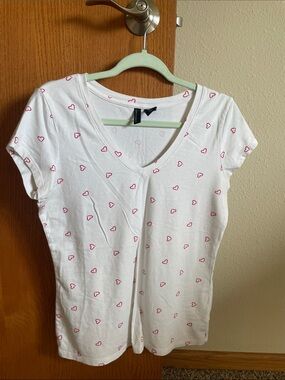 Cynthia Rowley White Short Sleeve V-Neck Tee with Red Heart Print
